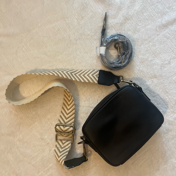 Camera Crossbody bag with straps; Universal Thread, black - Picture 2 of 10